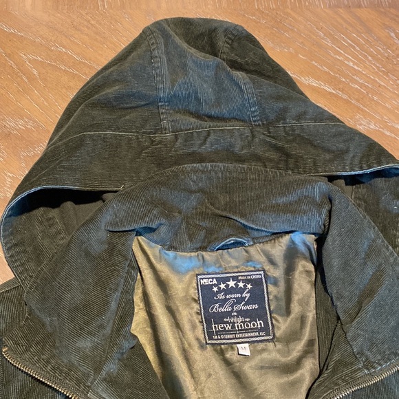 NECA Bella Swan Jacket - Picture 3 of 11